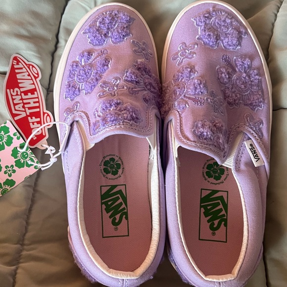 CLASSIC SLIP-ON VANS X EM ON HOLIDAY, SIZE 5.5 - Picture 2 of 9